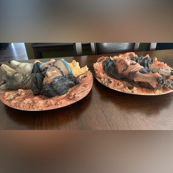 2 Native American Indian Wall or Stand Plaques Hand Painted - Picture 4 of 9